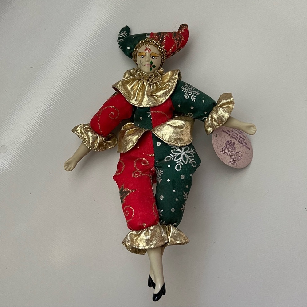 vintage Harlequin jester clown classique toy porcelain face doll gold red green